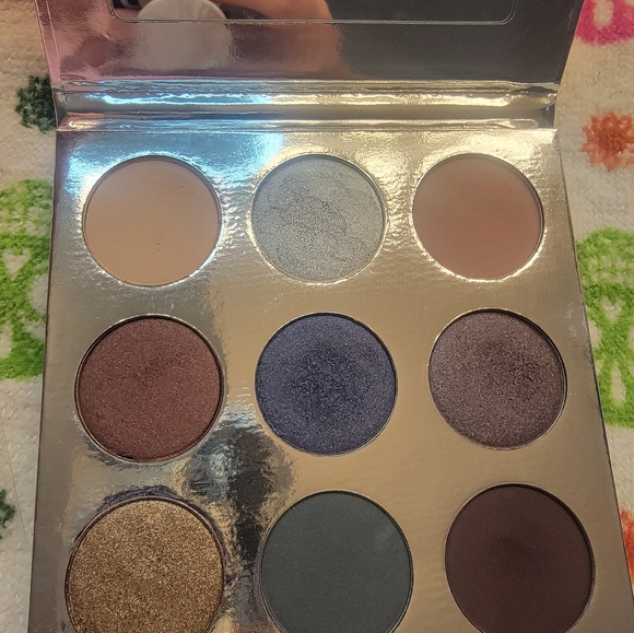 Kylie Cosmetics The Holiday 2016 Palette Eyeshadow Palette - Picture 6 of 6